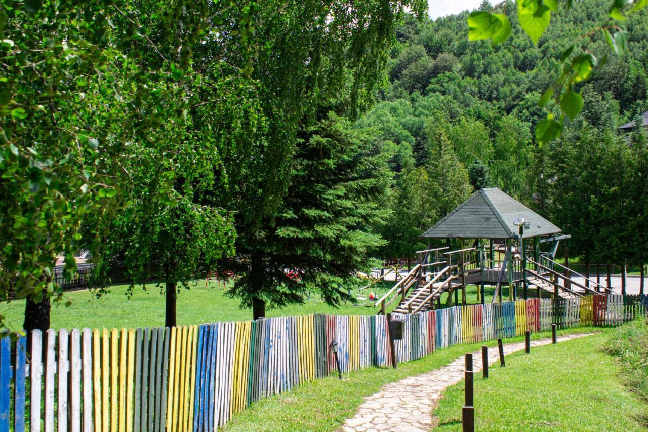 Hotel Junior Kopaonik Buitenkant foto