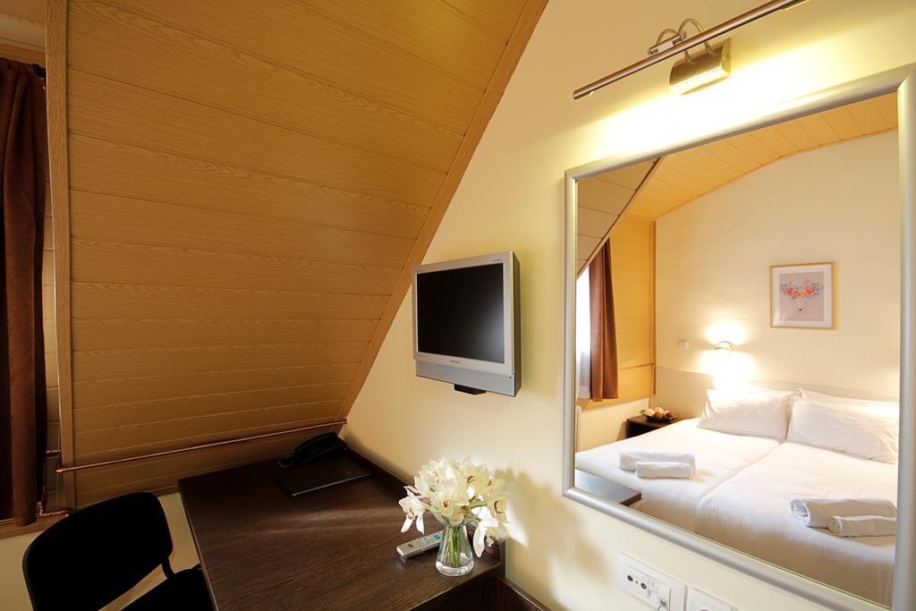 Hotel Junior Kopaonik Buitenkant foto